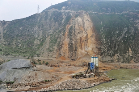 汶川“震中生命線”213國道第三次因山體塌方中斷