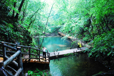 河南西峽：天然氧吧老君洞 風(fēng)景秀麗野人谷(圖)