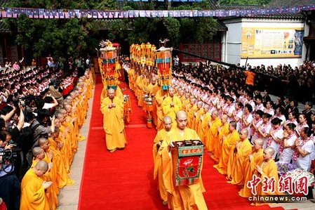 南京阿育王塔佛頂骨舍利面世(組圖)