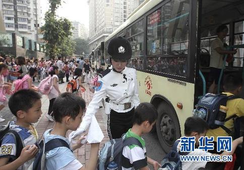 重慶女子交巡警隊(duì)伍正式上崗執(zhí)勤