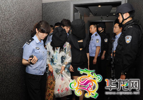 重慶打黑立功警察涉充當(dāng)希爾頓保護(hù)傘被刑拘