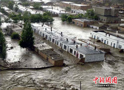 新疆昌吉遭洪水襲擊580余名師生獲救(組圖)