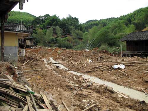 中國日?qǐng)?bào)獨(dú)家特稿：福建南平災(zāi)后重建任重道遠(yuǎn)