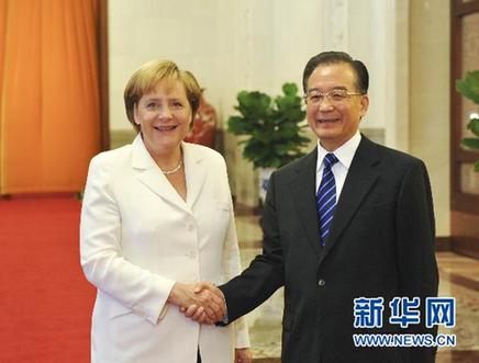 溫家寶：中國經(jīng)濟(jì)二季度發(fā)展速度回落主要是主動調(diào)控結(jié)果