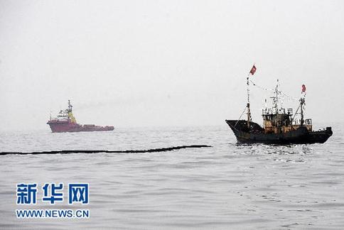 大連組織500余艘漁船出海清污