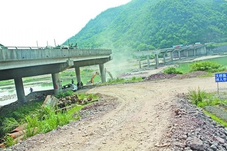 浙江常山橋梁完工不到10年開裂 曾被評優(yōu)良工程