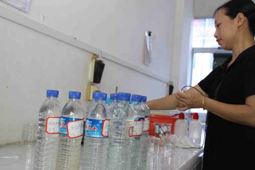 上杭縣環(huán)保部門每日檢測汀江水質(zhì)均穩(wěn)定達標(biāo)