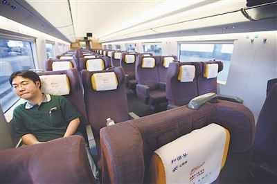 滬寧高鐵部分車廂僅1名乘客 因票價(jià)過(guò)高(圖)