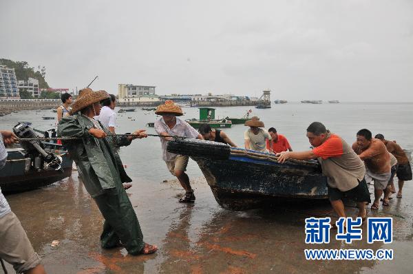 臺(tái)風(fēng)“燦都”已在廣東吳川登陸 預(yù)計(jì)今晚進(jìn)入廣西