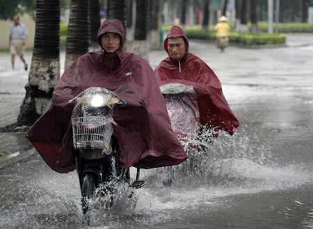 臺風“燦都”給海南省帶來連續(xù)降雨