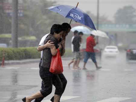 臺風“燦都”給海南省帶來連續(xù)降雨