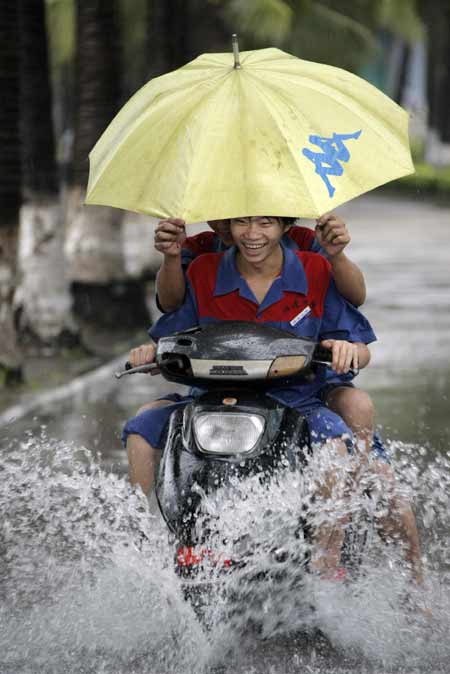 臺(tái)風(fēng)“燦都”給海南省帶來(lái)連續(xù)降雨