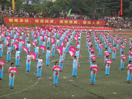 中國高等農(nóng)業(yè)院校第七屆大學(xué)生田徑運(yùn)動會在安徽農(nóng)業(yè)大學(xué)開幕