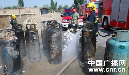 新疆庫爾勒發(fā)生液化氣爆炸12人受傷(組圖)