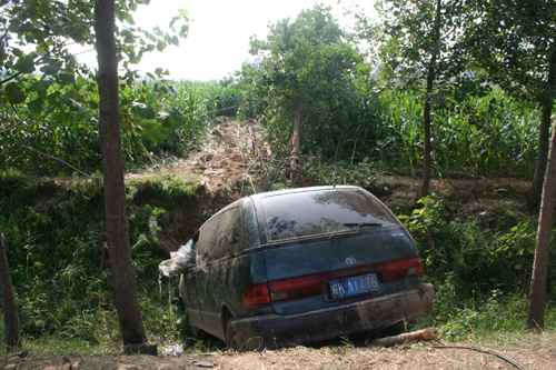 河南商丘交警迅猛出擊“盜油賊”慌不擇路棄車(chē)逃