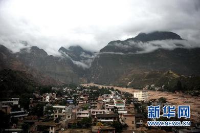 大雨致舟曲災(zāi)區(qū)再發(fā)泥石流 生命線(xiàn)兩舟公路再中斷
