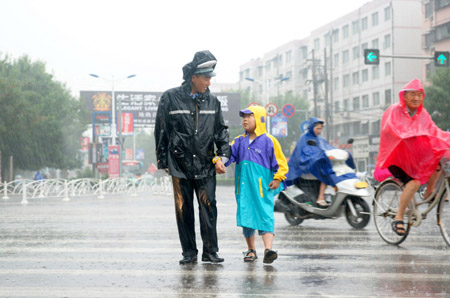 暴雨中的關愛