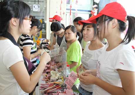 福州市民踴躍為殘障兒童捐款 特奧火炬?zhèn)鬟f16日開(kāi)跑