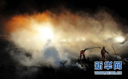 伊春市連夜展開鞭炮廠爆炸余火撲救及搜救工作