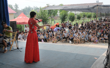 夏邑縣開展舞臺藝術(shù)送農(nóng)民活動(dòng)