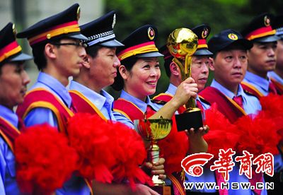 K165次車組47人獲230萬(wàn)獎(jiǎng)勵(lì) 市民評(píng)多高都不過(guò)分