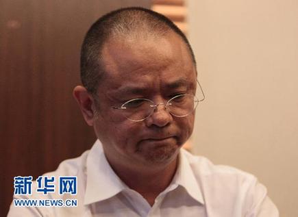 伊春飛機(jī)失事新聞通氣會 河南航空高管鞠躬道歉