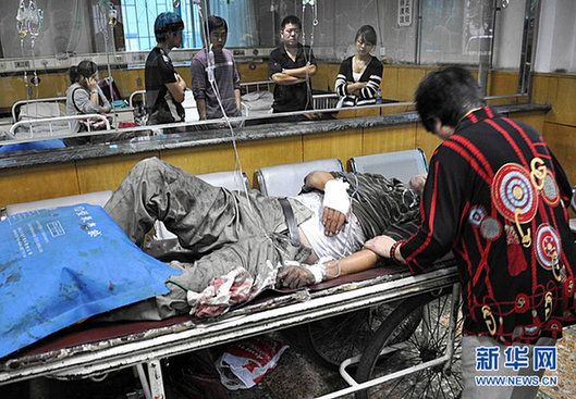 沈陽萬達廣場發(fā)生火災致9死9傷 墻體爆裂(圖)