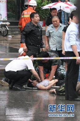 沈陽萬達廣場發(fā)生火災(zāi)致9死9傷 墻體爆裂(圖)