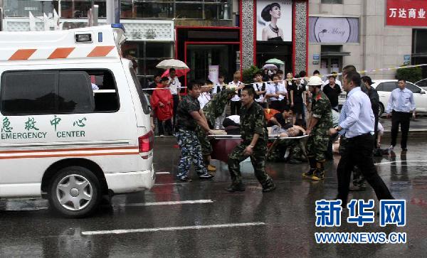 沈陽萬達廣場發(fā)生火災致9死9傷 墻體爆裂(圖)