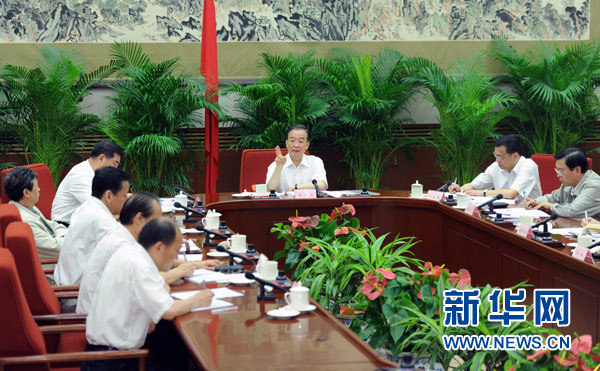 溫家寶主持召開國務院常務會議 實施五大措施發(fā)展家庭服務業(yè)