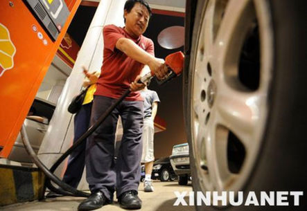 成品油定價機制備受質(zhì)疑 發(fā)改委稱近期不會調(diào)整