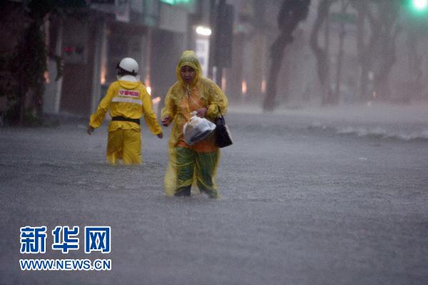 臺(tái)風(fēng)“凡亞比”登陸臺(tái)灣(圖)