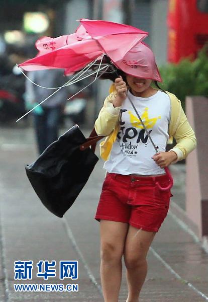 臺(tái)風(fēng)“凡亞比”登陸臺(tái)灣(圖)