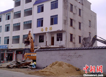 北海對銀灘二期改造工程實(shí)施司法強(qiáng)制拆遷(圖)