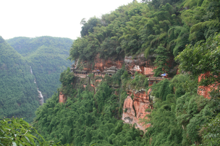 四川長(zhǎng)寧蜀南竹海旅游大打“丹霞牌”