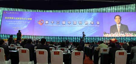 韓啟德：科學(xué)家若講真話而挨罵是光榮