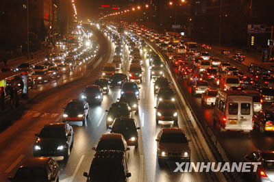政府辟謠：北京不會(huì)用拍賣牌照限制汽車總量