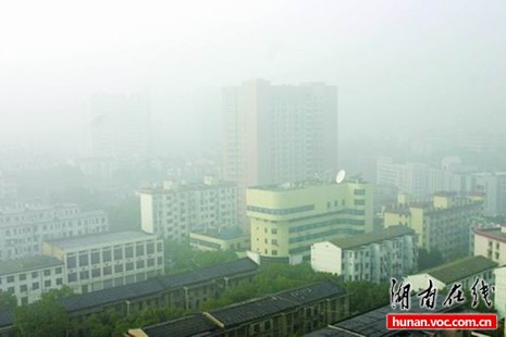 我省32縣市遭“霾”伏 當(dāng)心“隱形殺手”