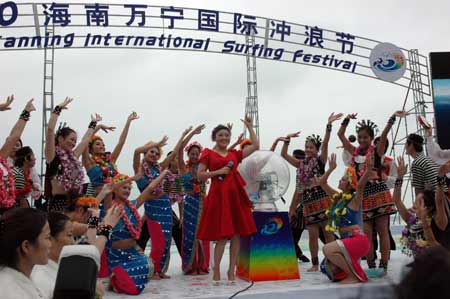2010中國海南萬寧國際沖浪節(jié)6日正式開幕
