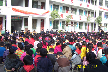 商丘公安機(jī)關(guān)民警走進(jìn)校園開展冬季普法教育活動(dòng)
