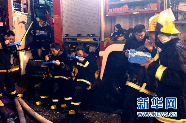 上海高樓大火基本撲滅 事故調(diào)查組成立