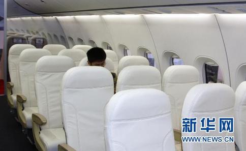 中國國產(chǎn)C919大型客機(jī)獲得100架啟動訂單