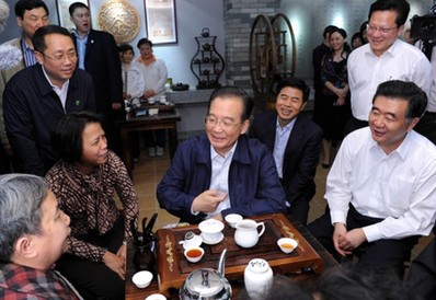 溫家寶赴廣州珠?？疾炝私饨?jīng)濟(jì)社會(huì)發(fā)展情況