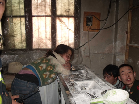 聾啞女子手臂誤進(jìn)攪面機(jī) 焦作消防爭(zhēng)分奪秒解危難