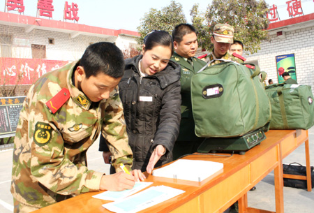 郵政真情服務(wù)到軍營(yíng)