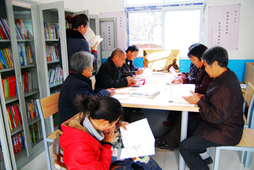 河南潢川：農(nóng)村書屋深受村民歡迎