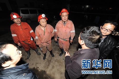 湖南湘潭通宵組織強(qiáng)排水 救援煤礦透水事故被困礦工