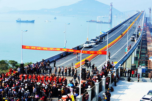 平潭海峽大橋通車(chē)　結(jié)束輪渡進(jìn)出海島歷史