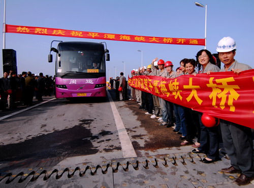 平潭海峽大橋通車　結(jié)束輪渡進(jìn)出海島歷史