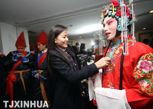 津門大學(xué)生演繹國粹魅力